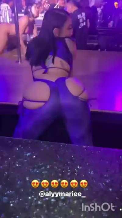 esta mujer es deliciosa