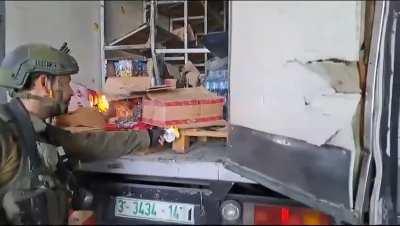 Israeli occupation soldiers set fire to food & water supplies in the besieged Shejaiya in Gaza. As Palestinians in Gaza are starving, with out shelter, food & water & as the UN is warning mass starvation & diseases