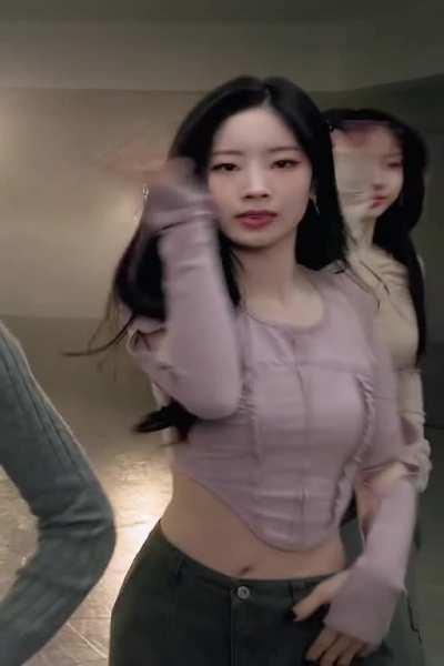 Dahyun and her deadly stare make any dance 528% better