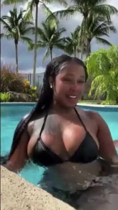 👙Live - She was annoyed 😂