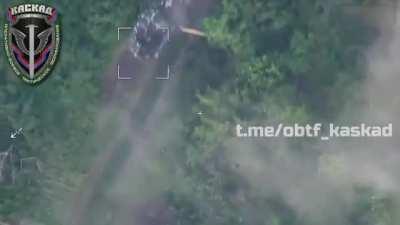 RU POV: Drone Zala Lancet made by Kalashnikov company disables Ukrainian tank. Surviving crew member escapes and runs aways.