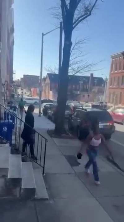 Woman shot. YALL ….THIS IN THE BITY??