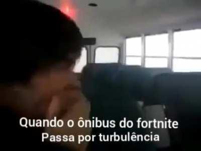 Após isso a nossa querida passageira joga o motorista pra fora e assim se inicia o Battle Royale
