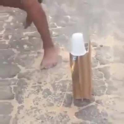 Jogado foguete na casa do fia da puta q deu ban no jose