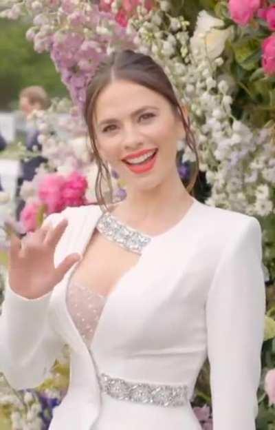 Hayley atwell says hi