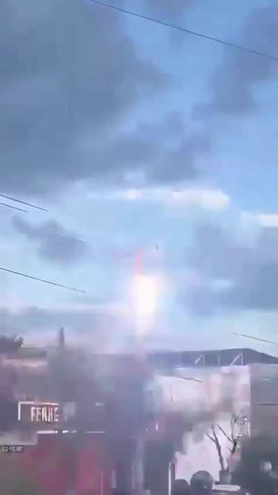 [LFO] Man climbs power pole, is electrocuted and falls on a police tuck (NSFL)