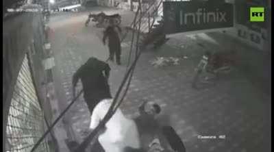 Man save a guy about to die from being electrocuted