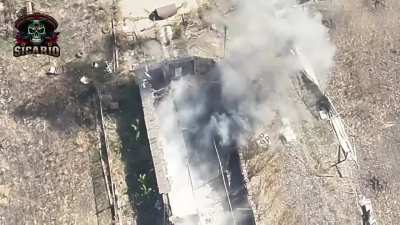 Ukrainian drones swarm Russian infantry hiding in houses in Donbas