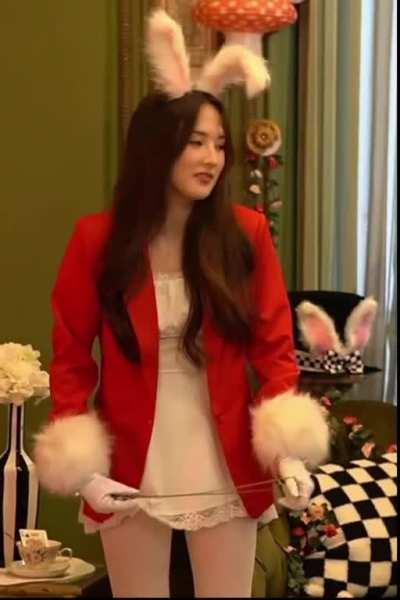 Tina in Murder Mystery