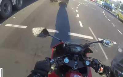 Australia: Motorcycle gets hit by truck
