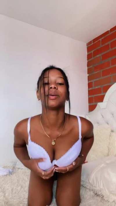 makes me wet showing my pussy