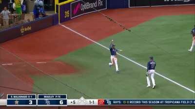 [Highlight] [Highlight] Wander Franco with a sensational barehanded catch!