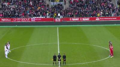 Man interrupts minute of silence and the entire stadium reacted immediately