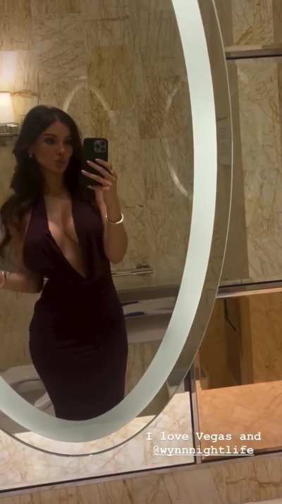 Perfect fat tits!!! 😍😍😍