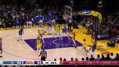 [Highlight] Jalen Suggs get Austin Reaves stumbling as he hits the stepback 3 to end the half!