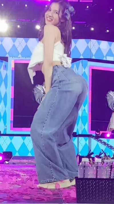 TWICE - Dahyun & Sana [4k]