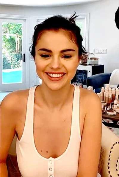 The smile and tits are too much 🥵