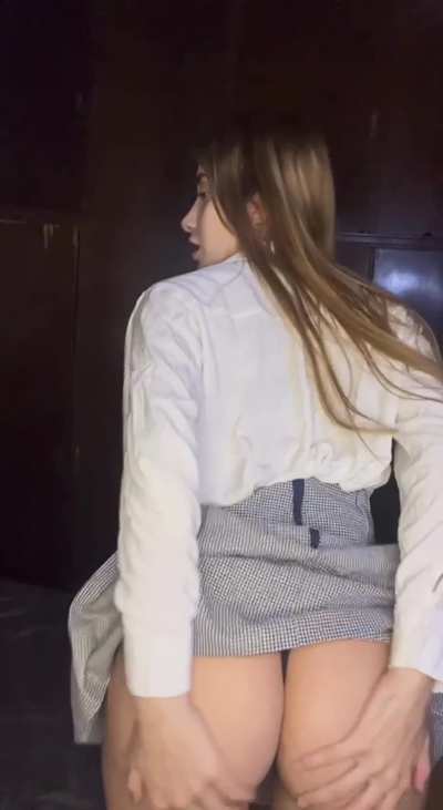 doo you like my neww college uniform?