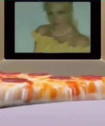 Stan Twitter/ queen Britney waiting for her pizza to get warm