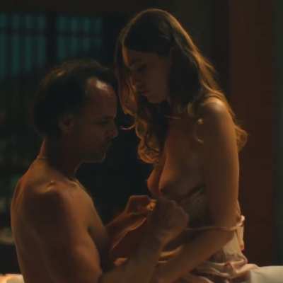 Aimee Lou Wood - The White Lotus (S3, Ep2)