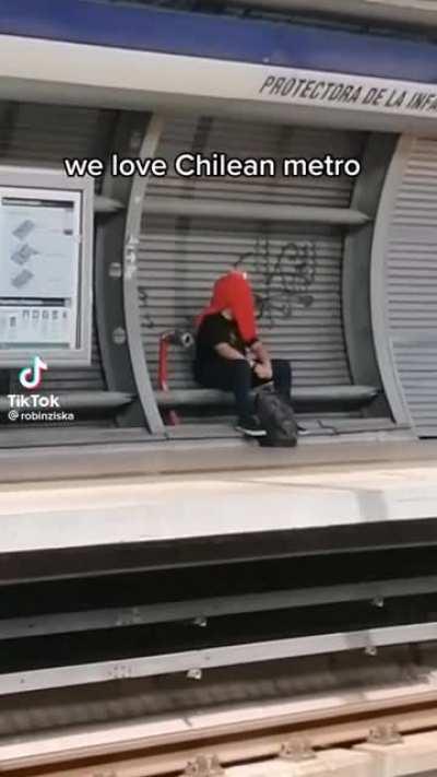 We love chilean metro