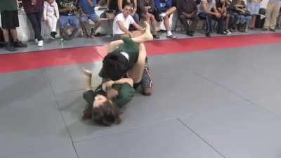 Girl wins a intergender BJJ tournament