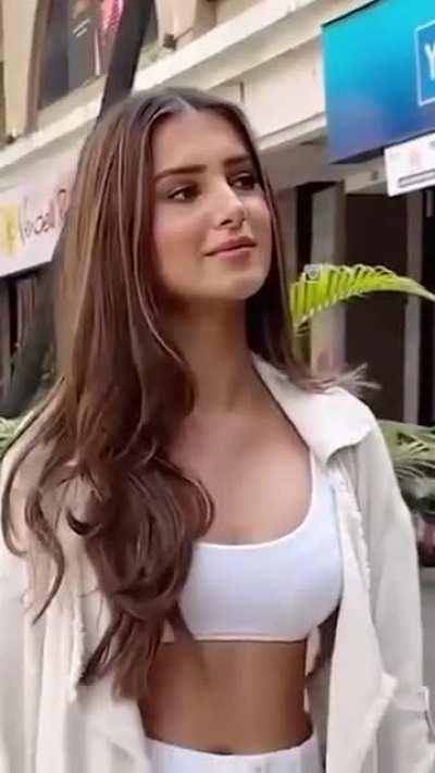 Tara sutaria boobs bounce