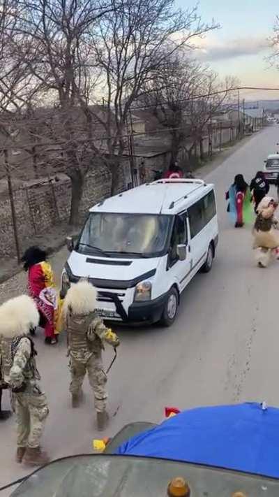 Can someone explain what’s going on in the video? Looks hilarious 😂 Saw some similar videos and seems related to Azerbaijan