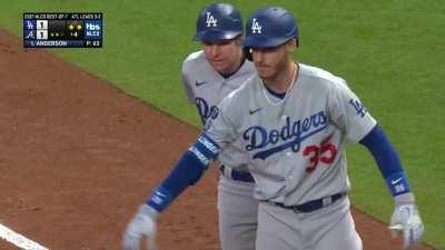 [Highlight] [Highlight] Cody Bellinger ties it up with an opposite field RBI single against the shift