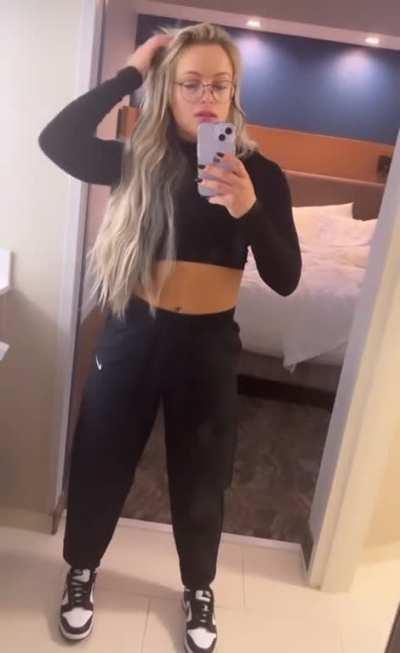 Liv missing bucket hat but still looking great of course 😌