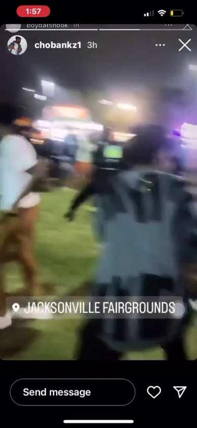 _luhnoface_(kkg/1200) and them jumped Brickbaby_sxm(?) and he ran and came back with a couple people and they fought bro it was literally like 8 vs 25😭😭