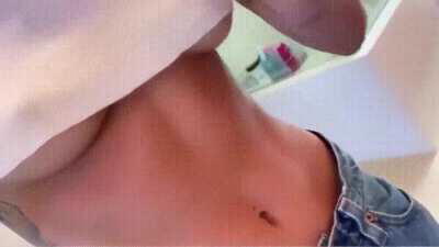 Miley Cyrus unzipping her pants