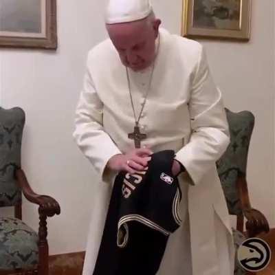 Shoutout to the Pope for blessing the Hawks 🙏🏽