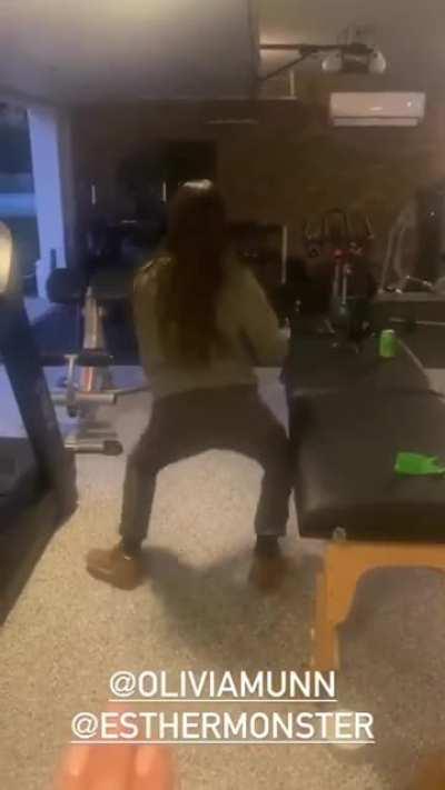 Olivia Munn twerking in multiple positions!