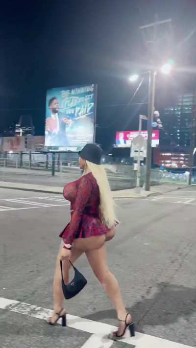 That ass is a distraction