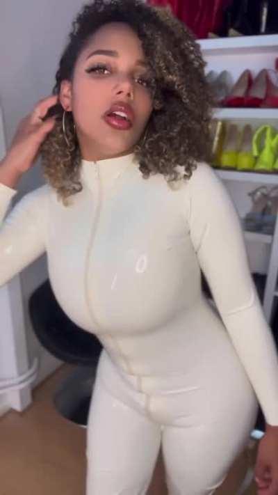 [f] Did you like my white latex for today?