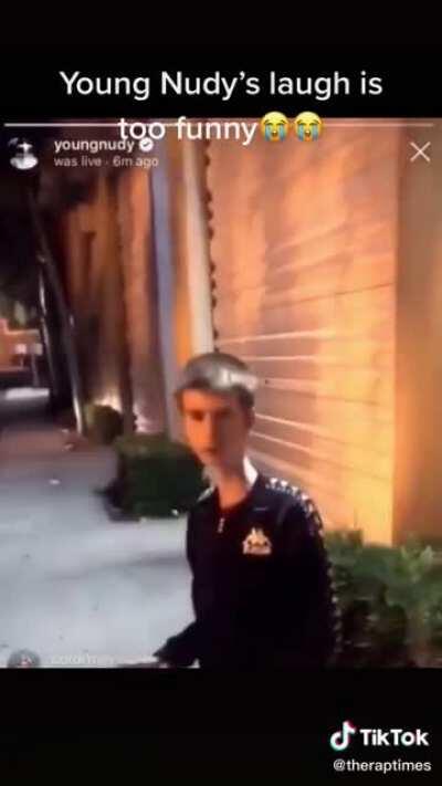 this nigga laugh worse than bruce😭😭