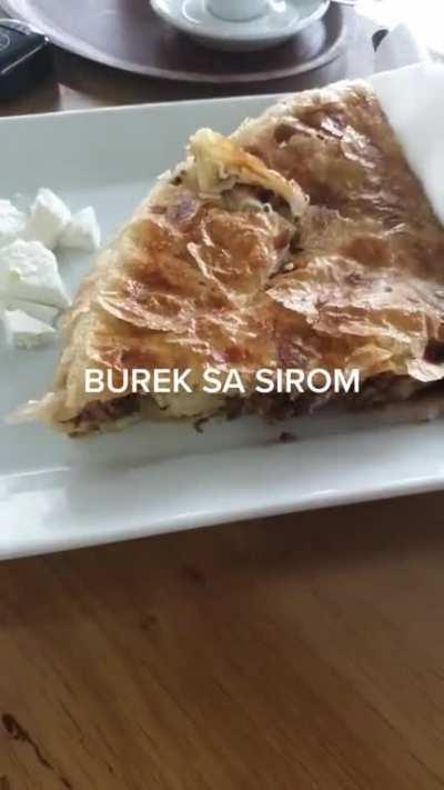Kako se ponasati prema osobi koja naruci Burek sa sirom?