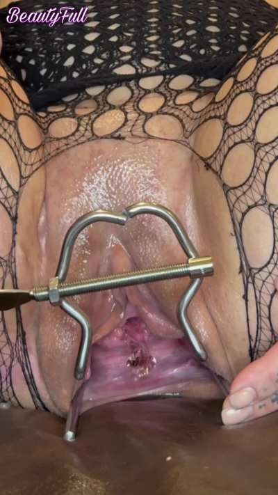 I’m obsessed with these twisted glass sounding toys 😍 The way they twist as they slide out of me feels amazing 💦 🔥