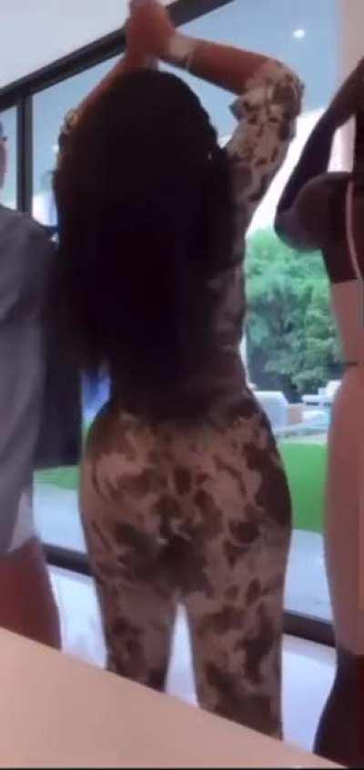 Do you have a crush on steff or fap to her?