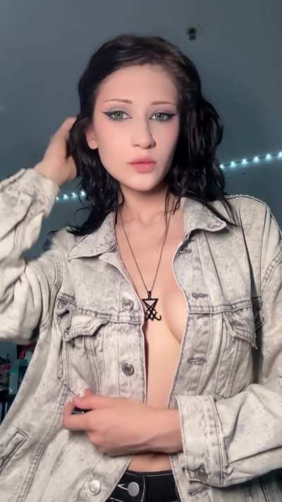 My tits always want to be near you(reveal)