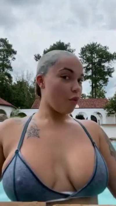 iG Live Swimming 🍒💙