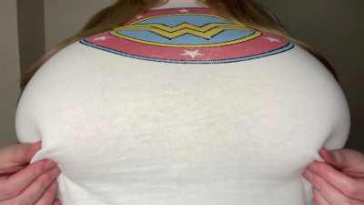 Hi 💛 Happy Monday from your busty WonderWoman 😉