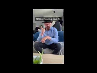 Title UFO dekh raha hai