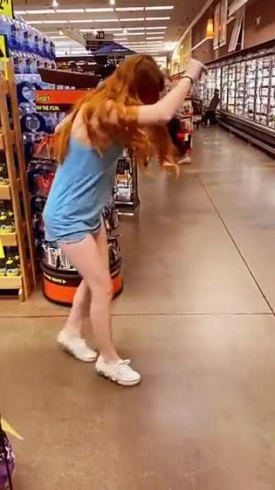 Marlhy doing her dance part 1