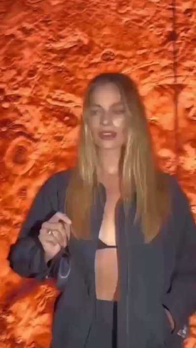 Margot attends the Chanel SS26 Show tonight at the Grand Palais - IG October 2025