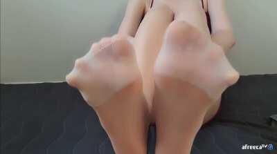 Perfect toe spread in nylons