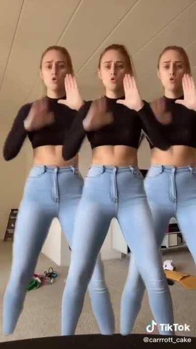 Long legs and jeans 🥵👌