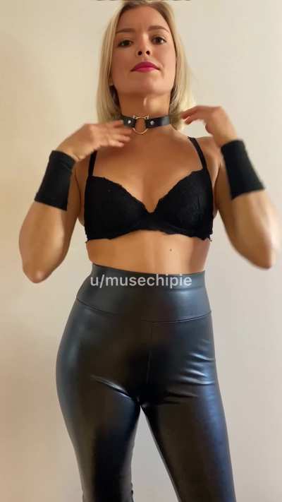 My collar looks so pretty with a huge load on my face