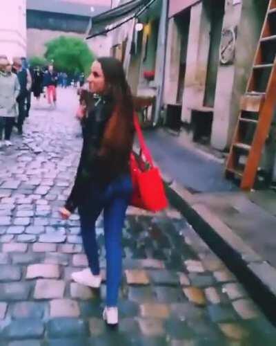 [Sis 20] Sister butts looks cute